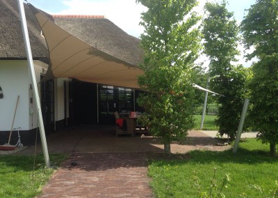 moderne-overkapping-bij-klassieke-woning